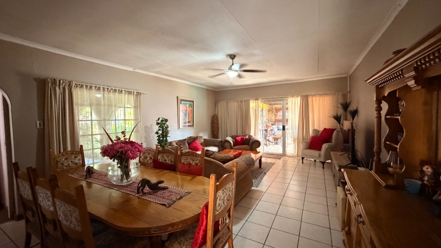 To Let 4 Bedroom Property for Rent in Die Bult North West